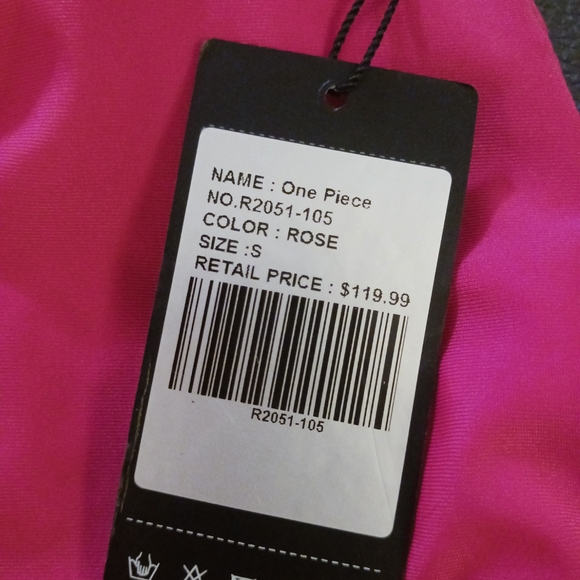 NWT RELLECIGA one piece swimsuit. Womens. Size: Small. Color: Rose/Hot pink. - Picture 5 of 12
